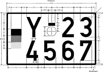 Es wird beispielhaft das zweizeilige Kennzeichen der Bundeswehr für andere Kraftfahrzeuge und Anhänger mit Bemaßung dargestellt. Dieses hat ein Größtmaß von 340 mm. Es hat einen schwarzen Rand, der leicht abgerundet ist. Auf der rechten Seite ist die deutsche Flagge dargestellt. Die einzelnen 3 Balken der Flagge sind jeweils 25 mm hoch. In einem Abstand von 20 mm dazu folgt in der ersten oberen Zeile des Kennzeichens der Buchstabe Y, gefolgt von einem 25 mm langen Bindestrich, unter dem ein Feld für die Stempelplakette abgebildet ist. Das Feld für die Stempelplakette hat einen Durchmesser von 35 mm. Links daneben folgen die Zahlen 2 und 3. In der zweiten Zeile sind von links nach rechts die Zahlen 4, 5,6 und 7 angeordnet.
