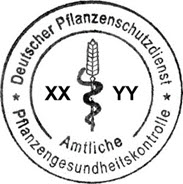 Rundstempel mit der Aufschrift Deutscher Pflanzenschutzdienst Amtliche Pflanzengesundheitskontrolle. In der Mitte ist die Ährenschlange abgebildet, links davon ein Platzhalter für die Abkürzung des Bundeslandes, rechts davon ein Platzhalter für die personenspezifische Nummer des Stempels.